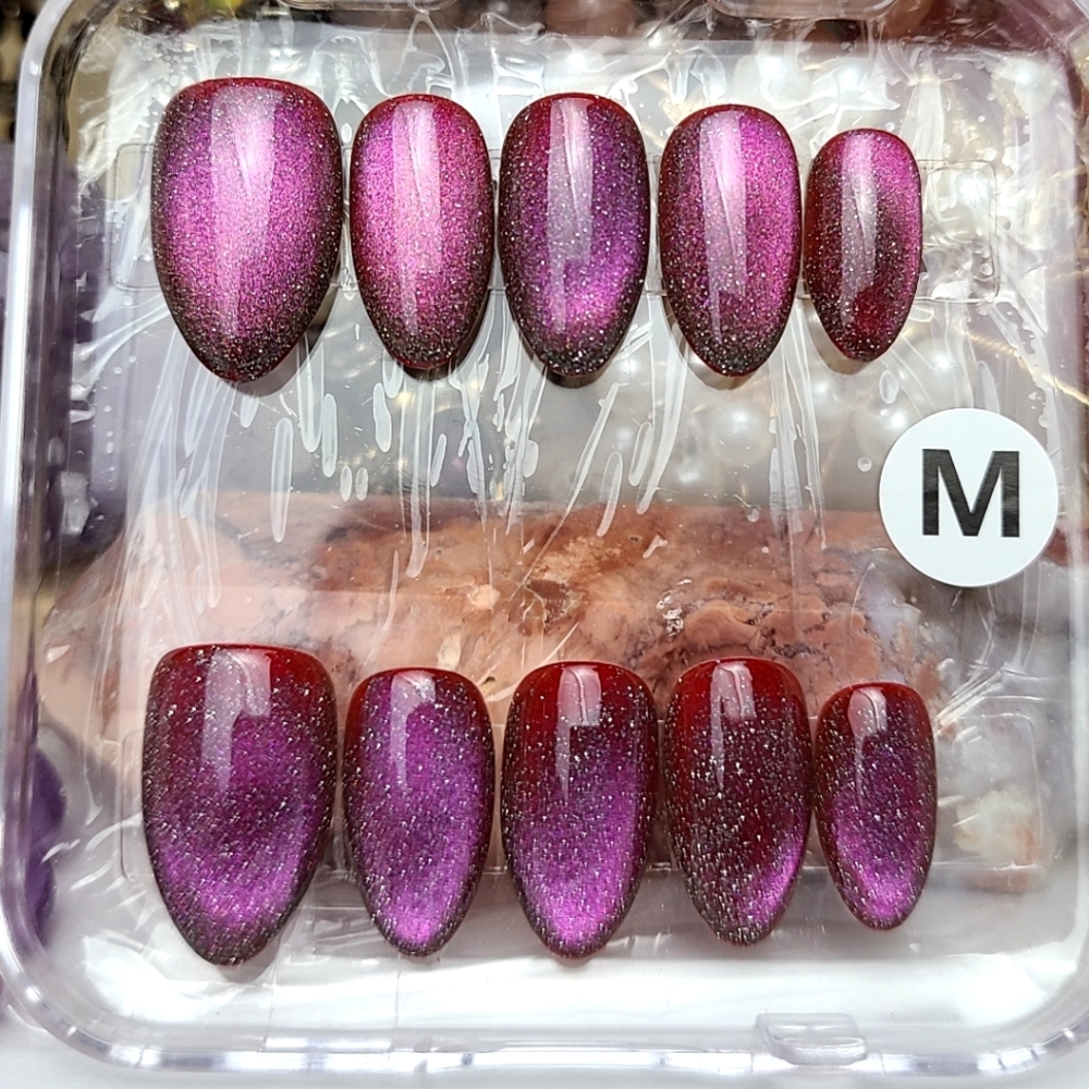 Aura Cateye Press-On Nail Set